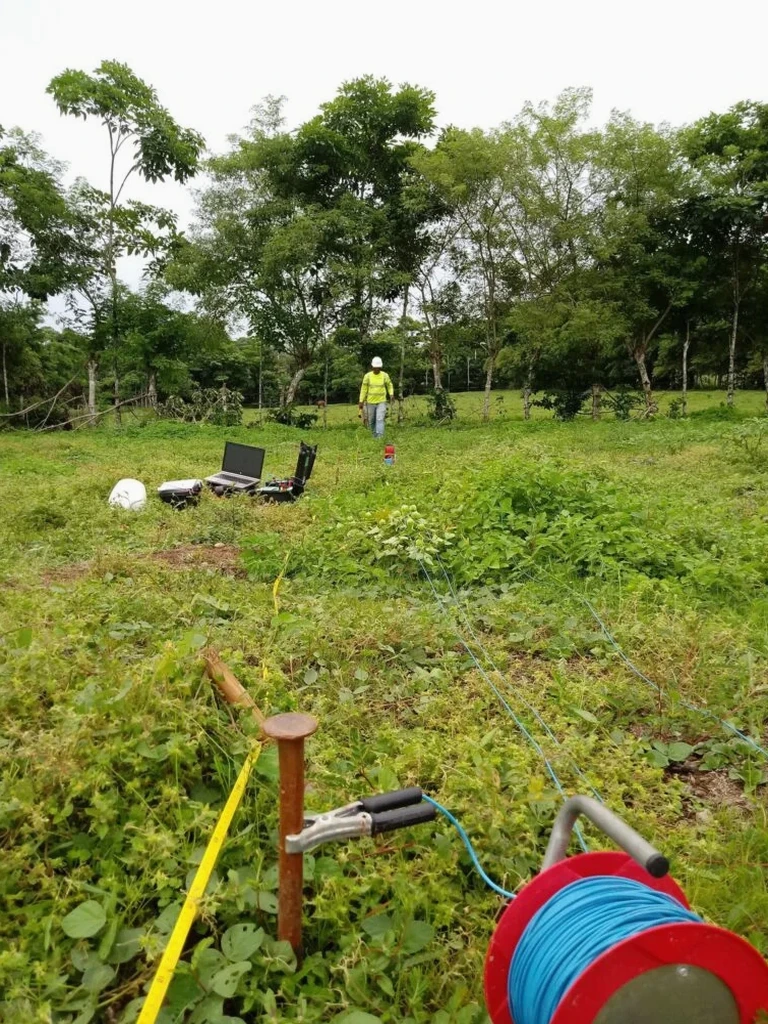 Diseño de vibrocompactación en suelos granulares de Concepción: principios, ejecución y control